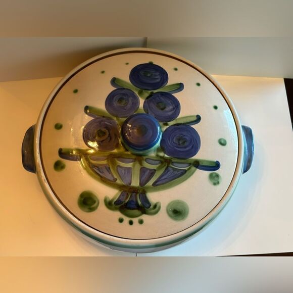 Signed M.A Hadley casserole dish - Picture 6 of 12